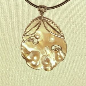 Pandent - nature sea shell and pearl